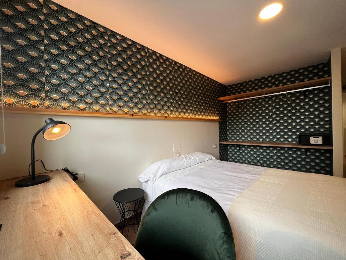 Hostal La Poetisa - Auto Check-In Culleredo Extérieur photo