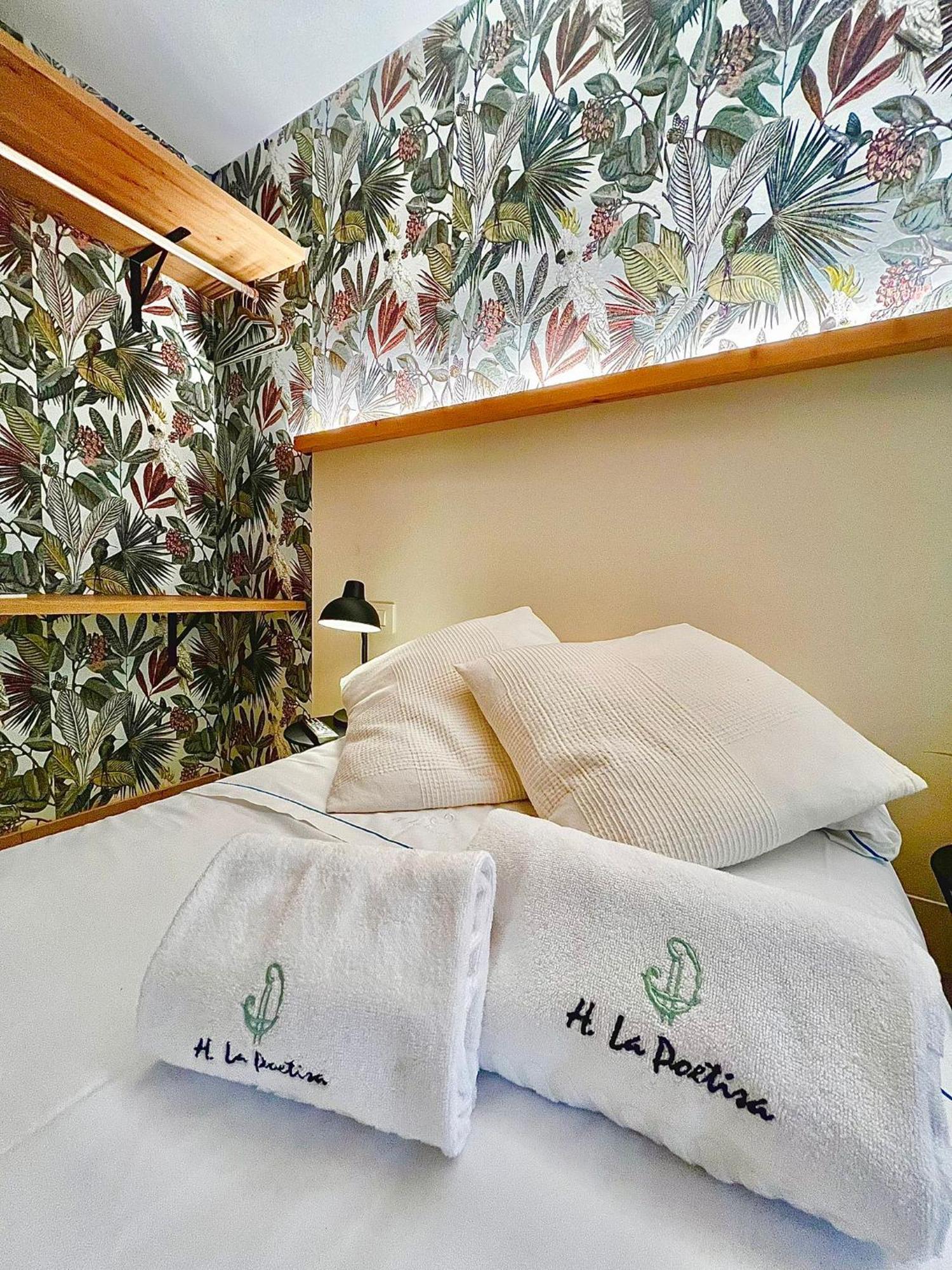 Hostal La Poetisa - Auto Check-In Culleredo Extérieur photo
