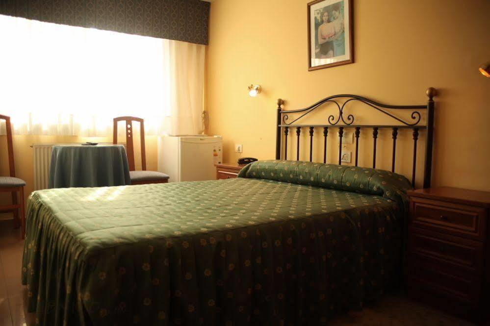 Hostal La Poetisa - Auto Check-In Culleredo Extérieur photo